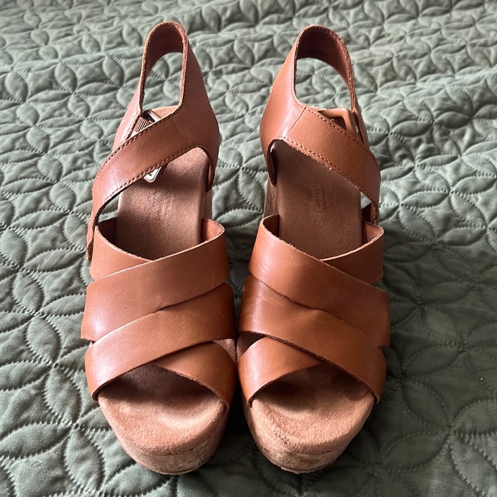 Toms leather platform heels sz 7